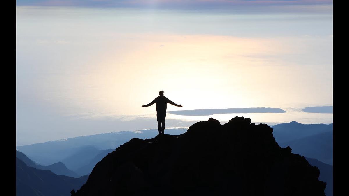 'Video thumbnail for CLIMBING RINJANI - 3 Days of Mind-Blowing Scenery'